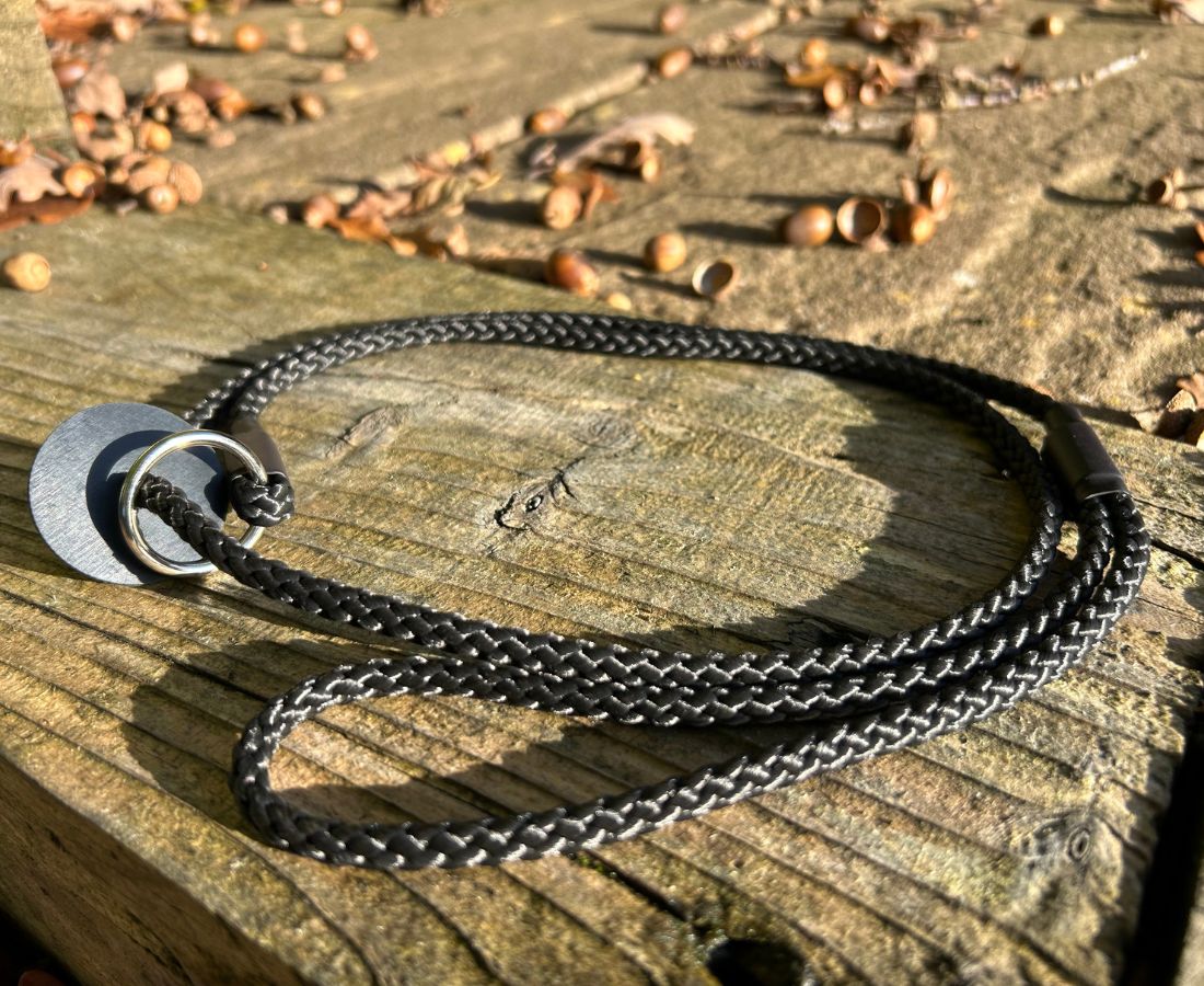 A black 6mm rope slip lead | The Dog Therapist